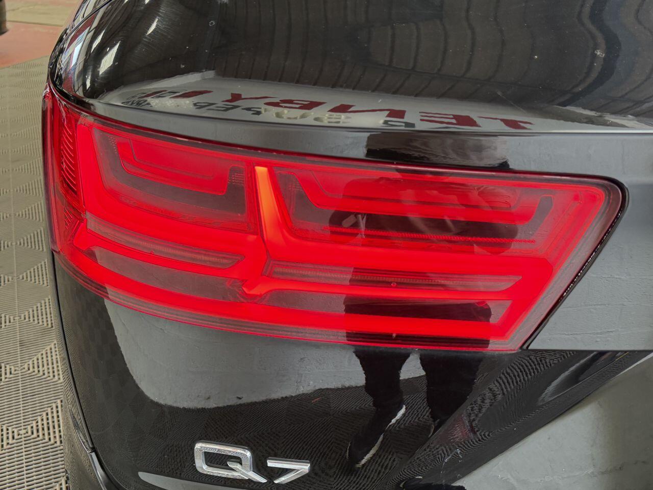 Audi Q7 view 29