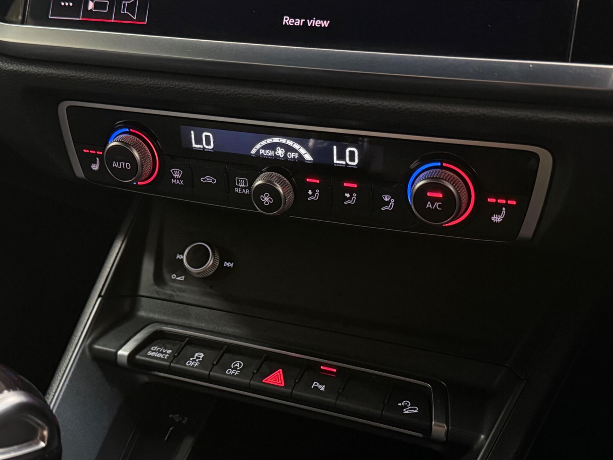 Audi Q3 view 22