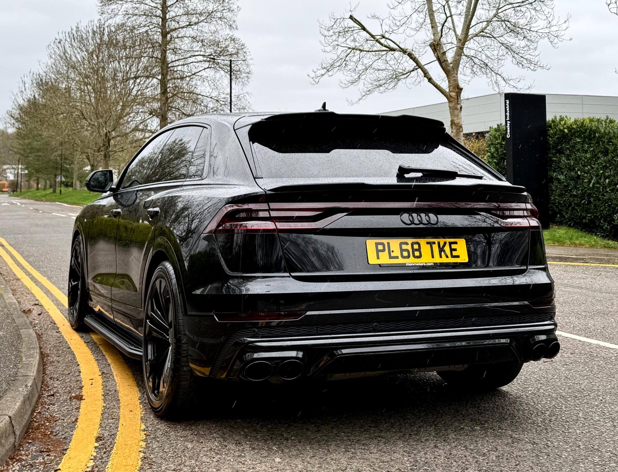 Audi Q8 view 7