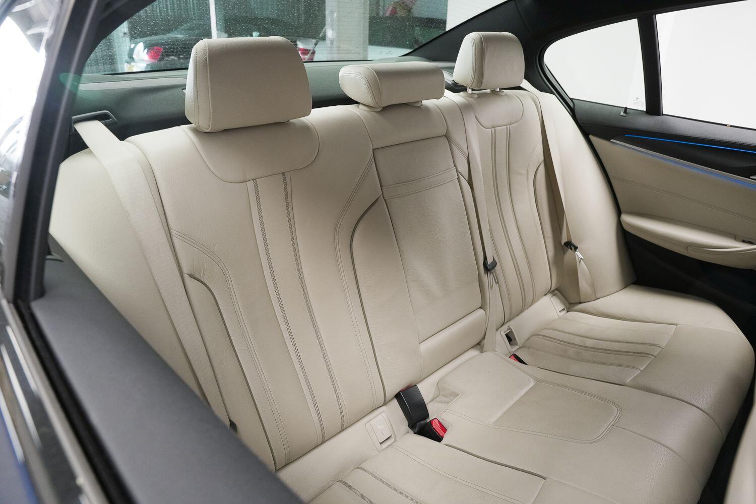 BMW 5 Series view 13