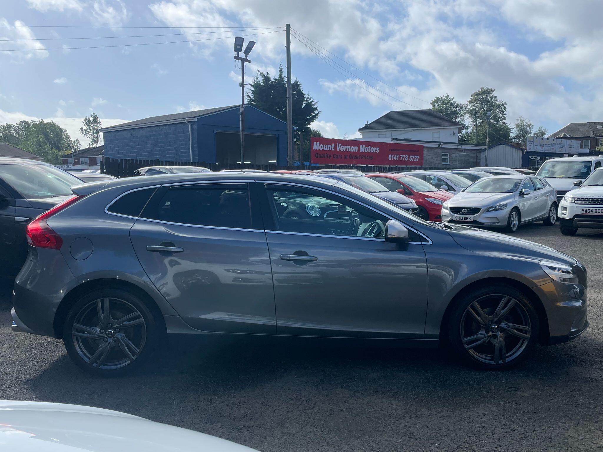 Volvo V40 view 16