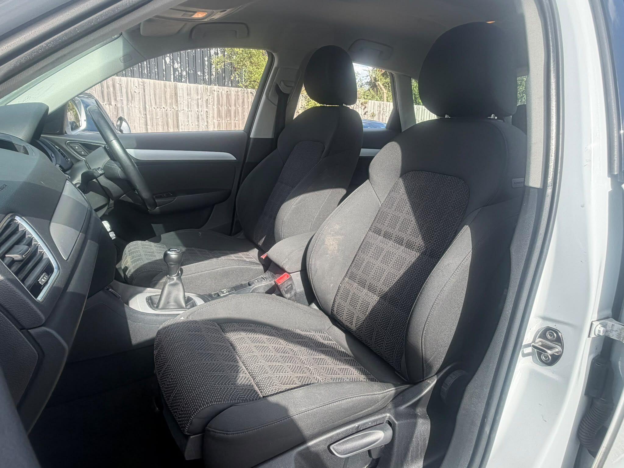 Audi Q3 view 19