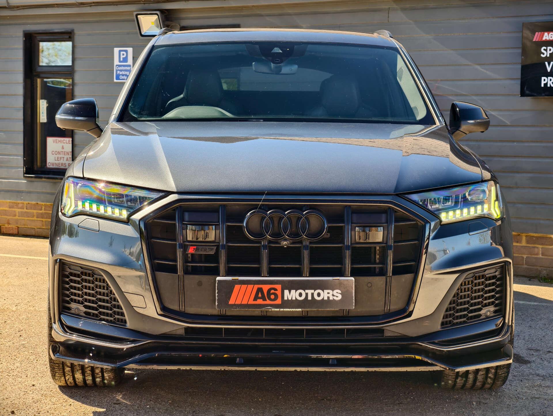 Audi SQ7 view 16