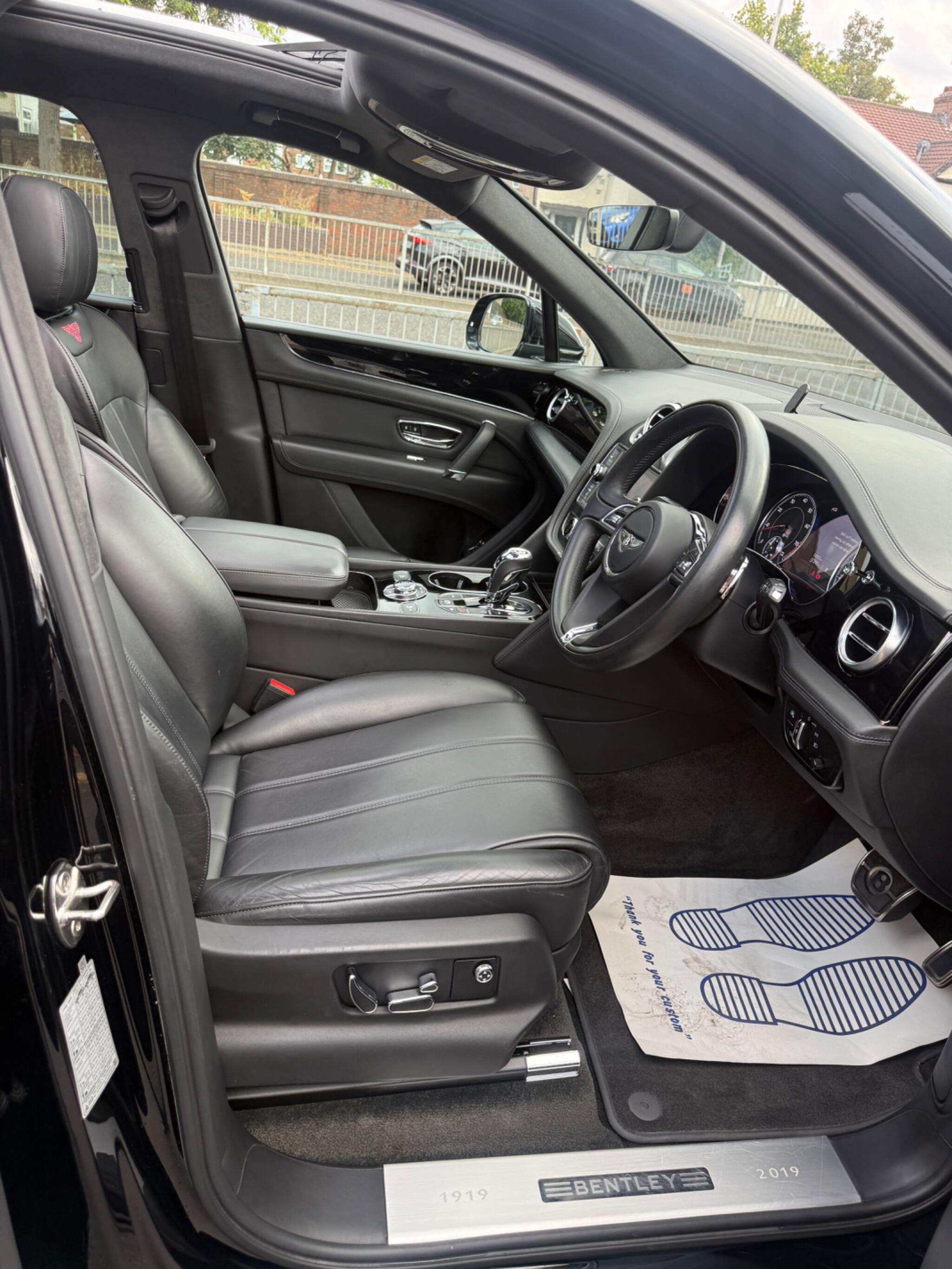 Bentley Bentayga view 9