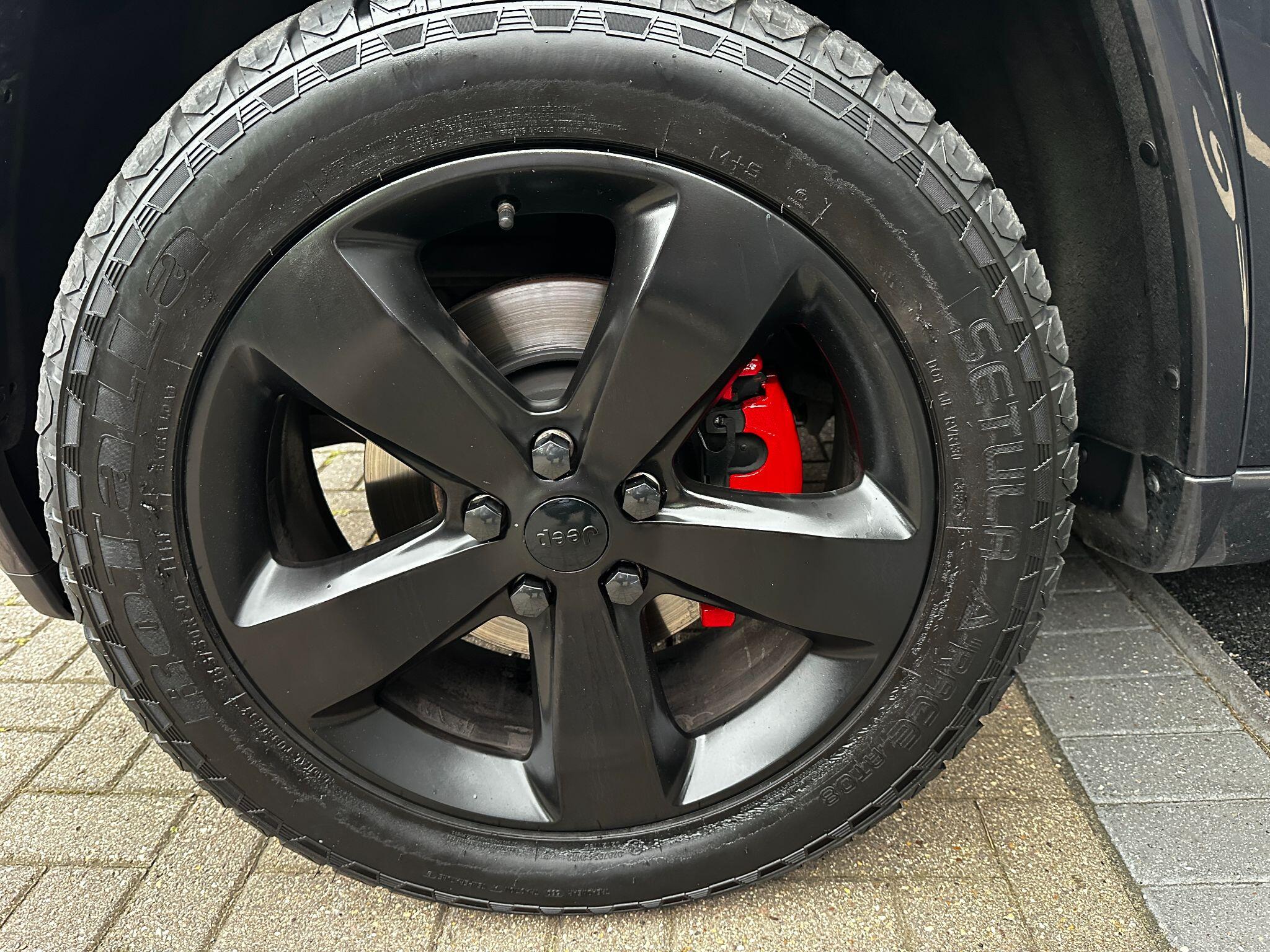 Jeep Grand Cherokee view 11