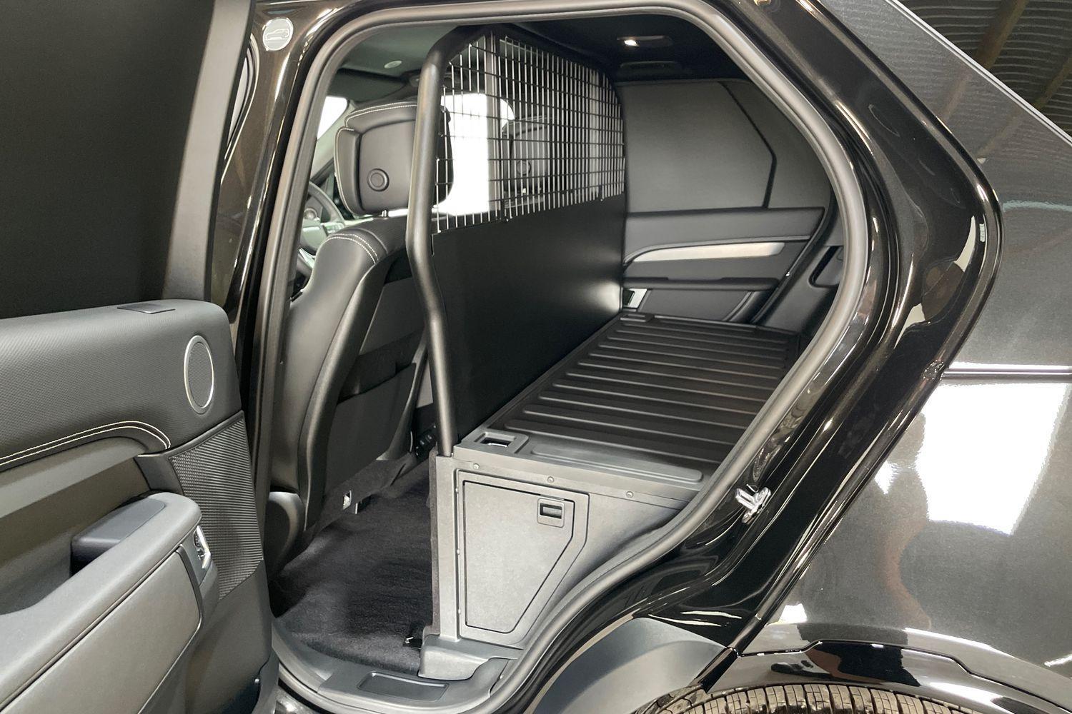 Land Rover Discovery view 4