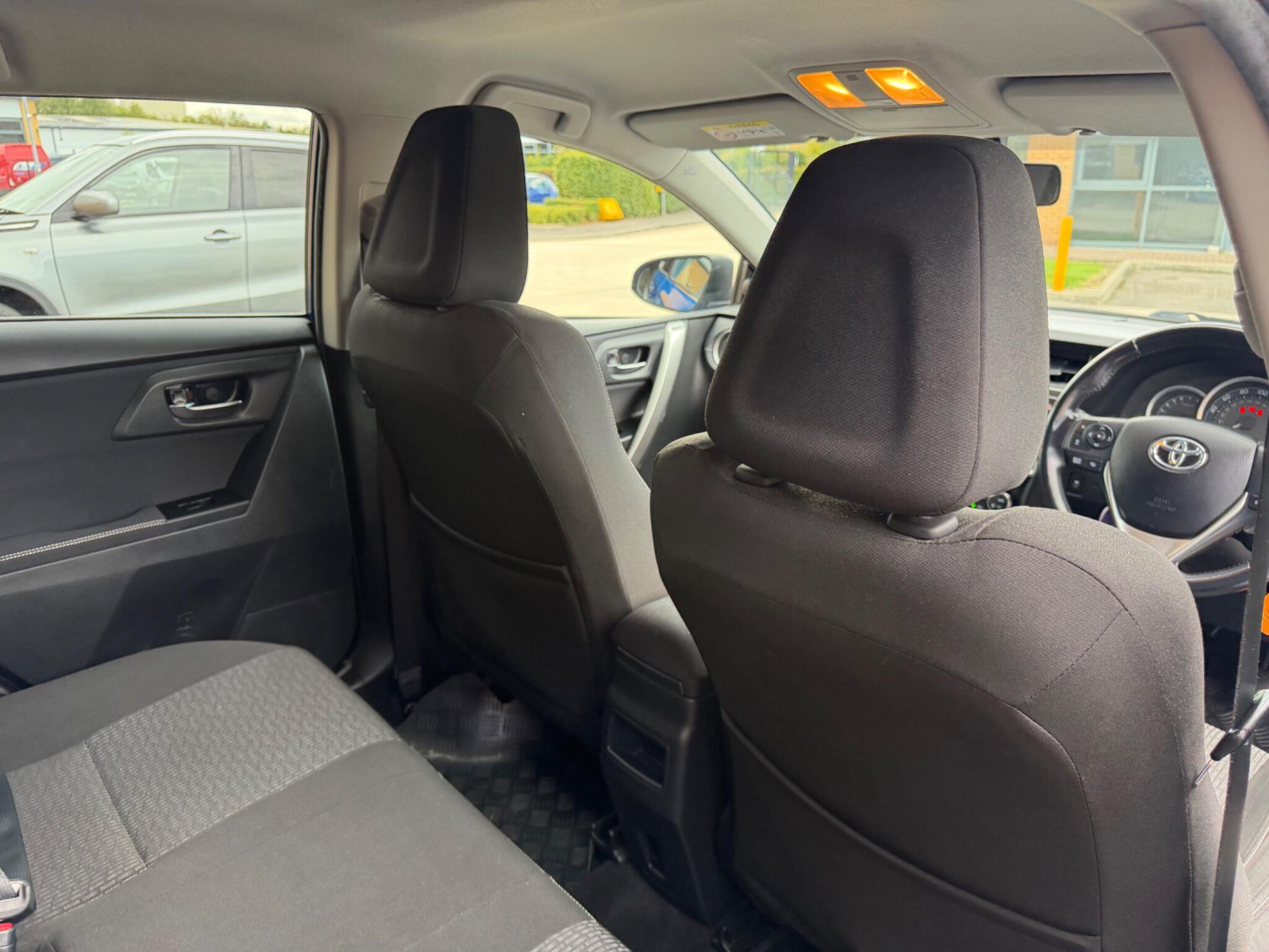 Toyota Auris view 16