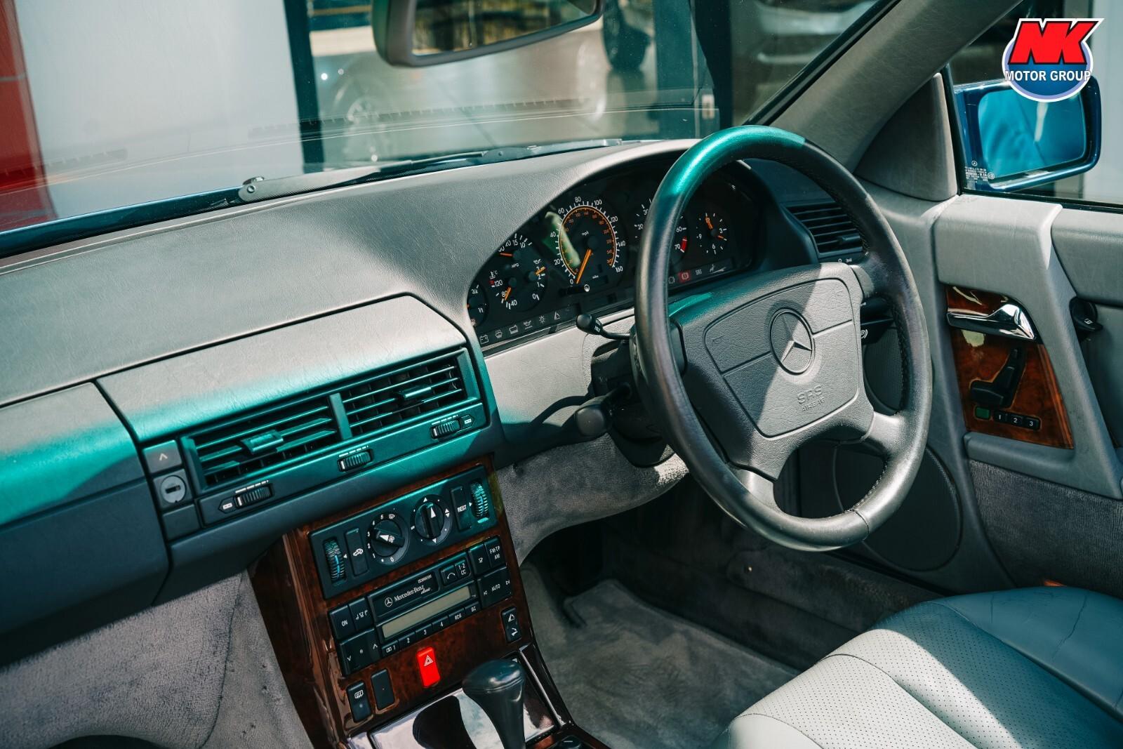 Mercedes-Benz SL view 24