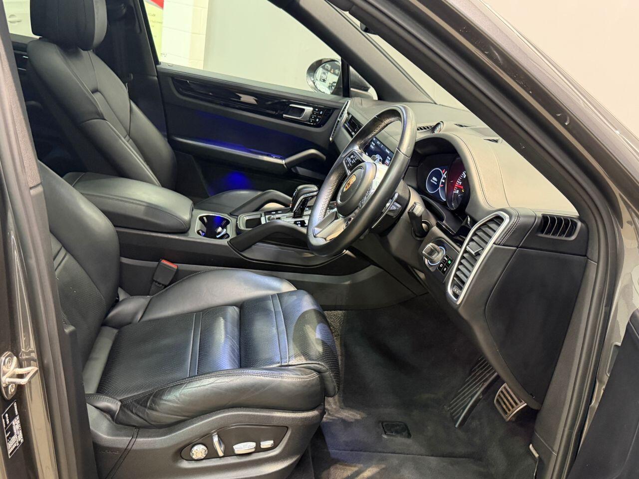 Porsche Cayenne view 22