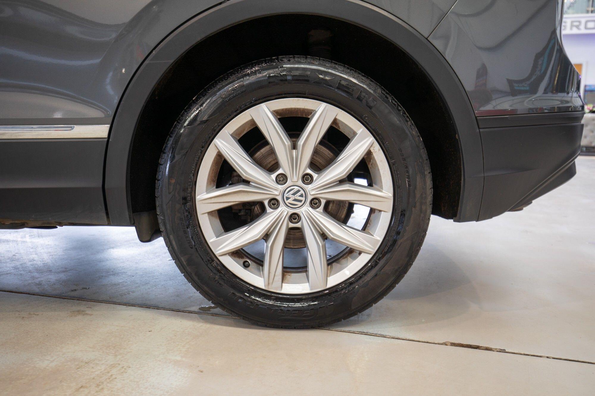 Volkswagen Tiguan view 6