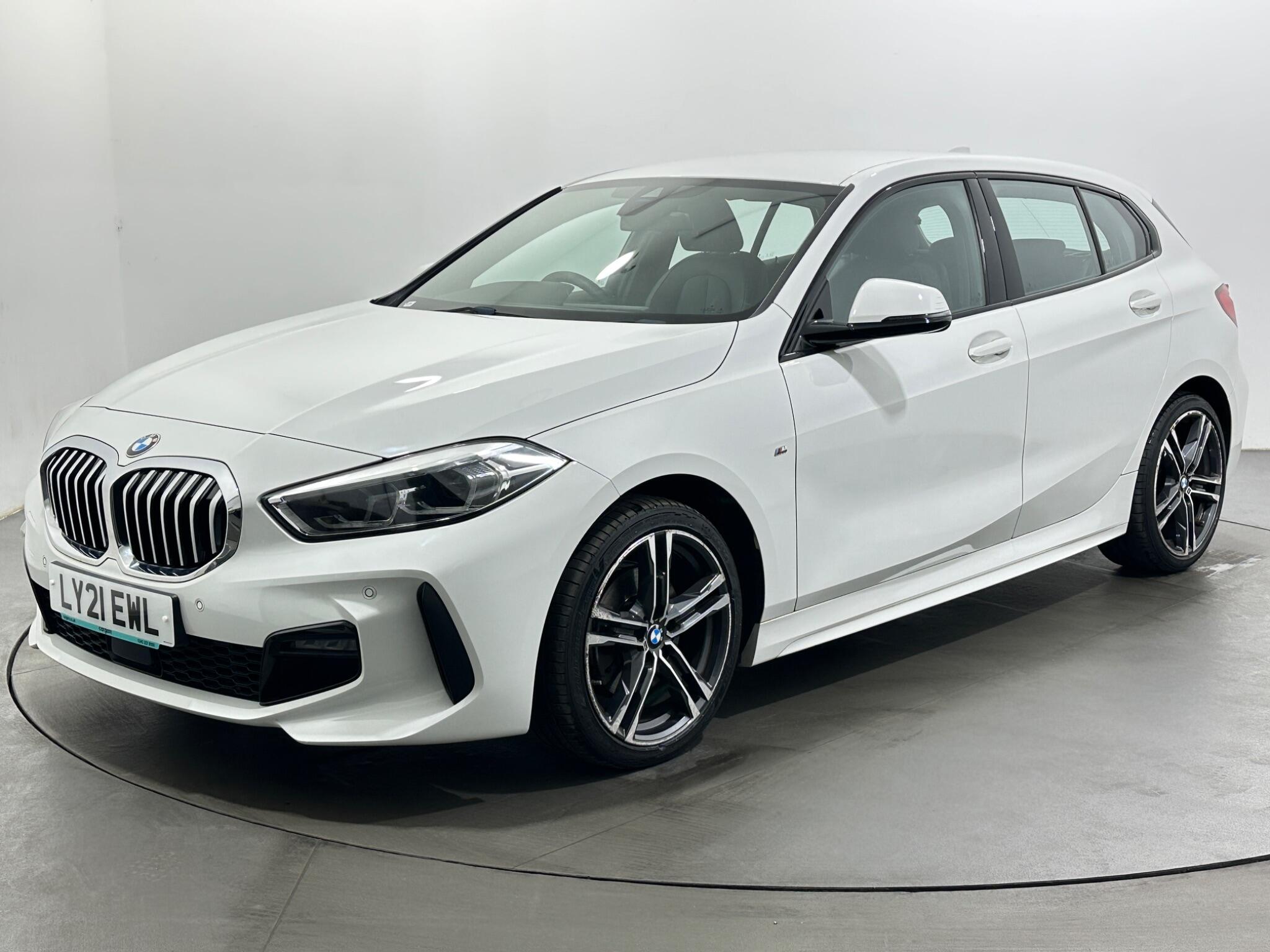 BMW 1 Series view 4