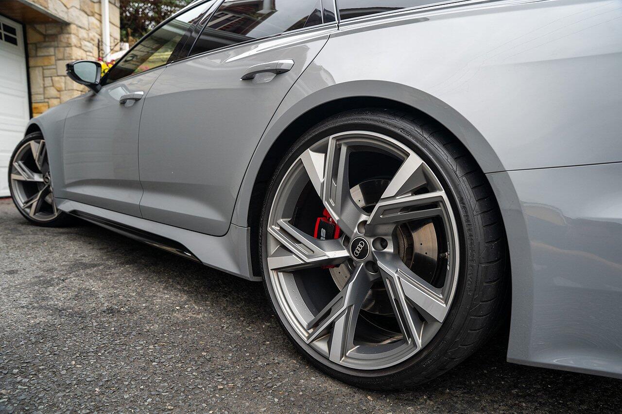 Audi RS6 view 12