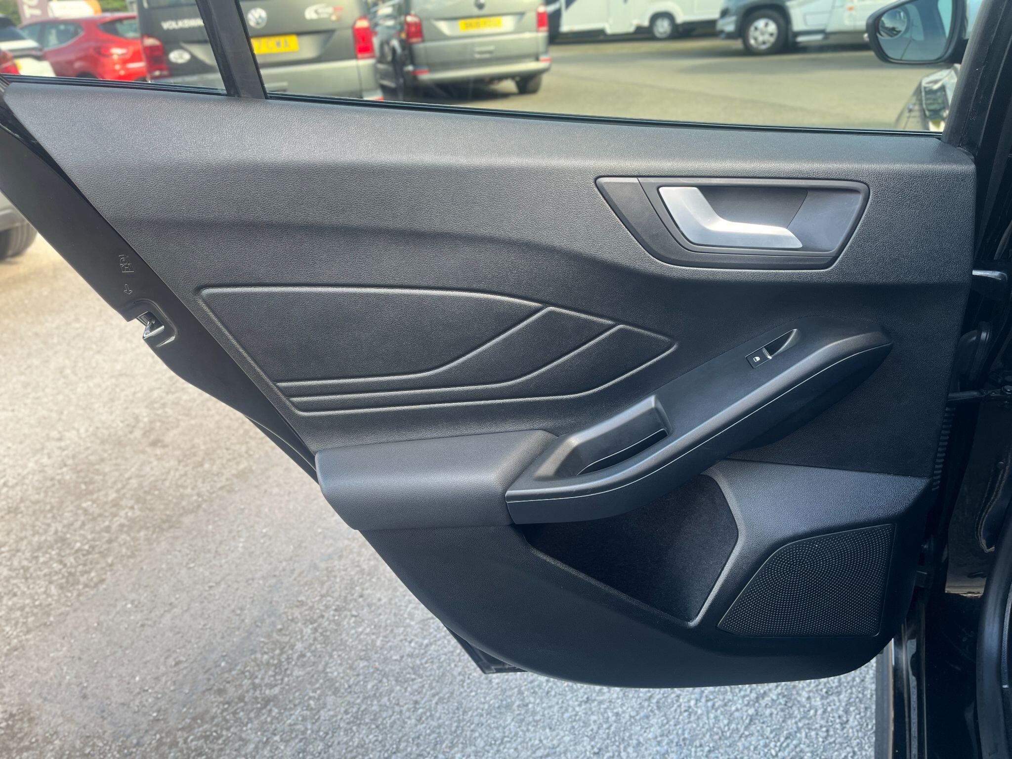 Ford Focus view 23