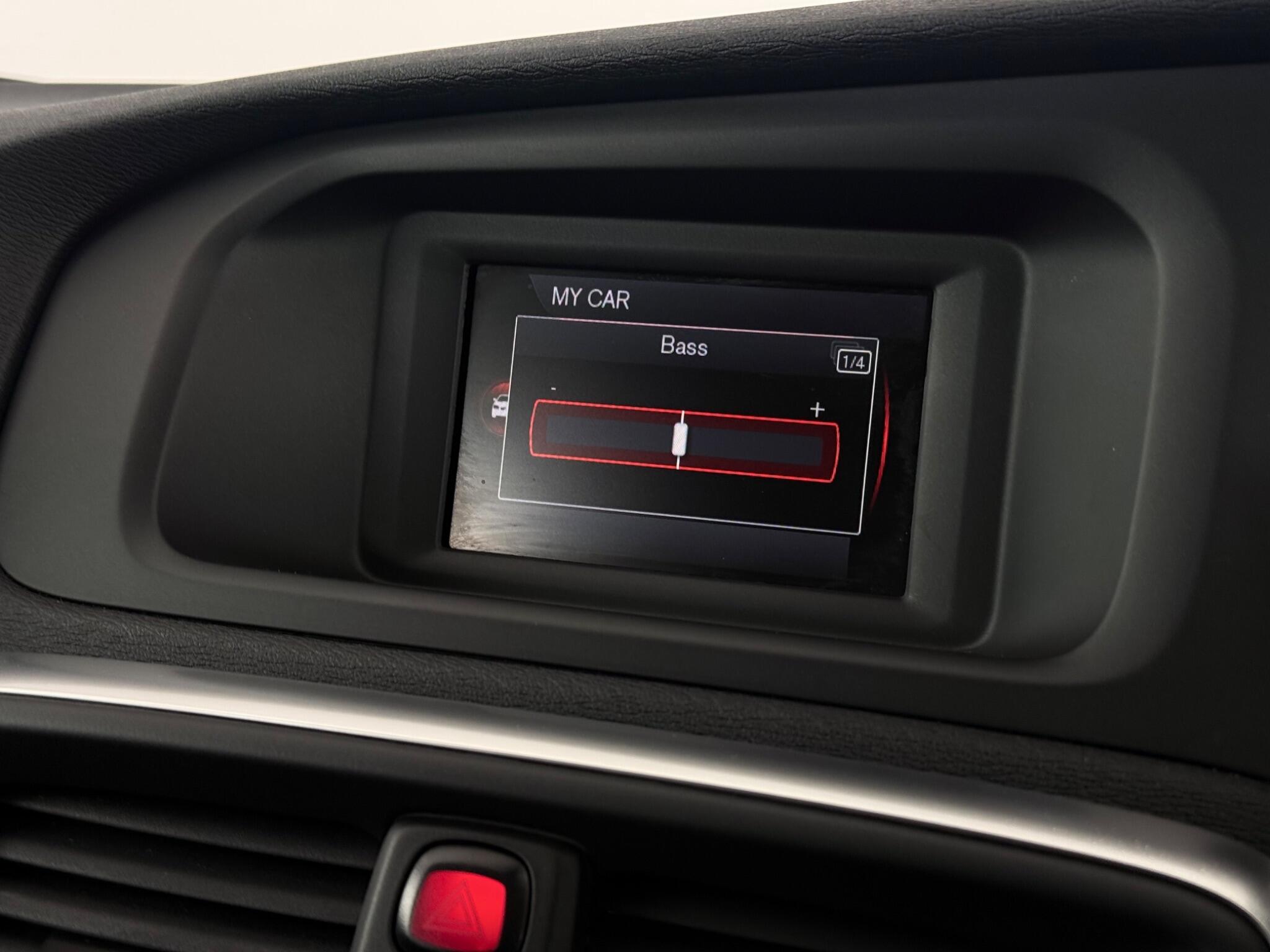 Volvo V40 view 22