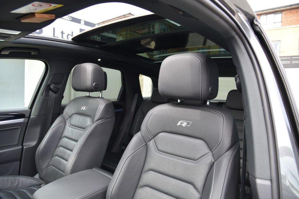 Volkswagen Touareg view 29