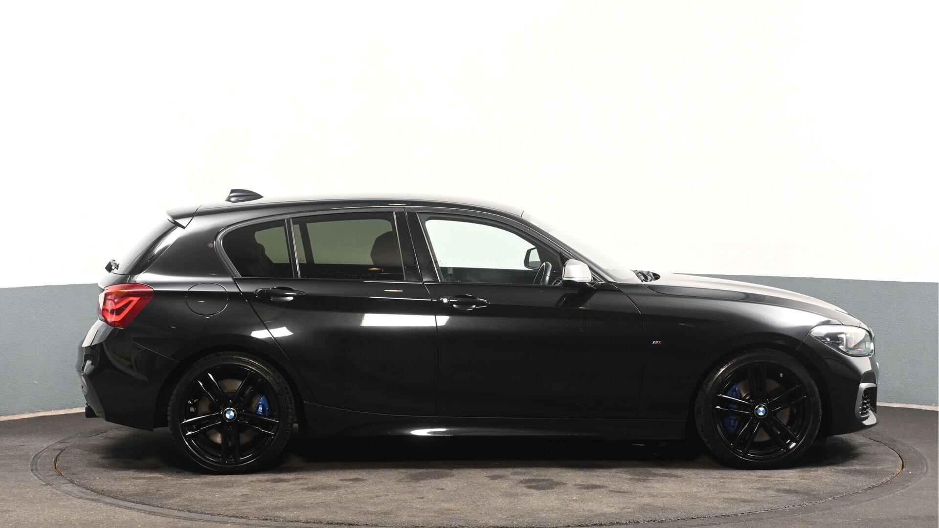 BMW 1 Series view 3