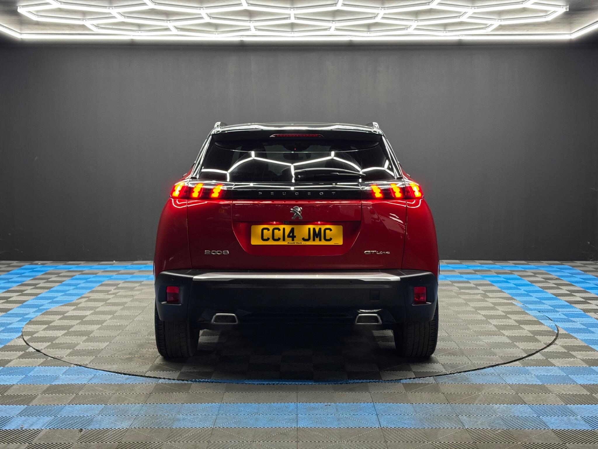 Peugeot 2008 view 6