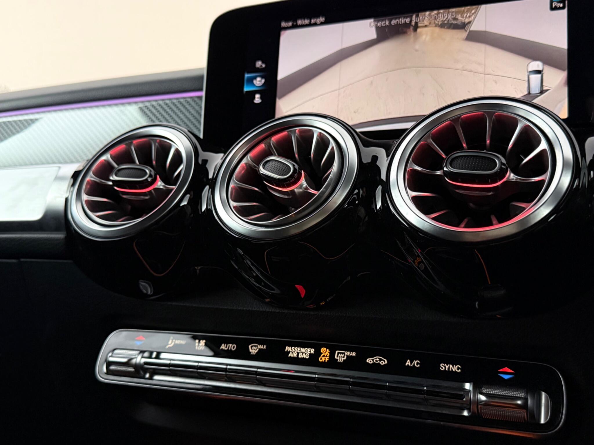 Mercedes-Benz GLB view 27