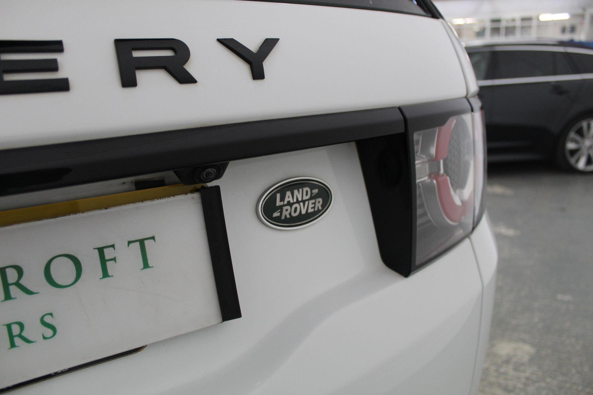 Land Rover Discovery Sport view 20