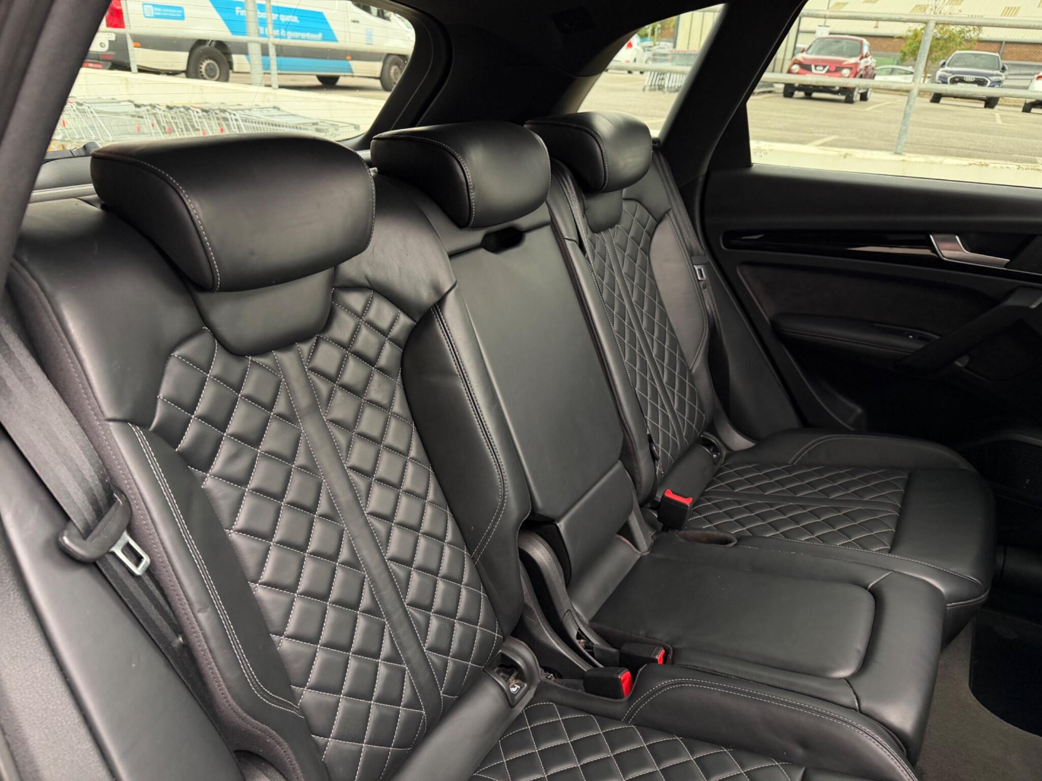 Audi SQ5 view 30