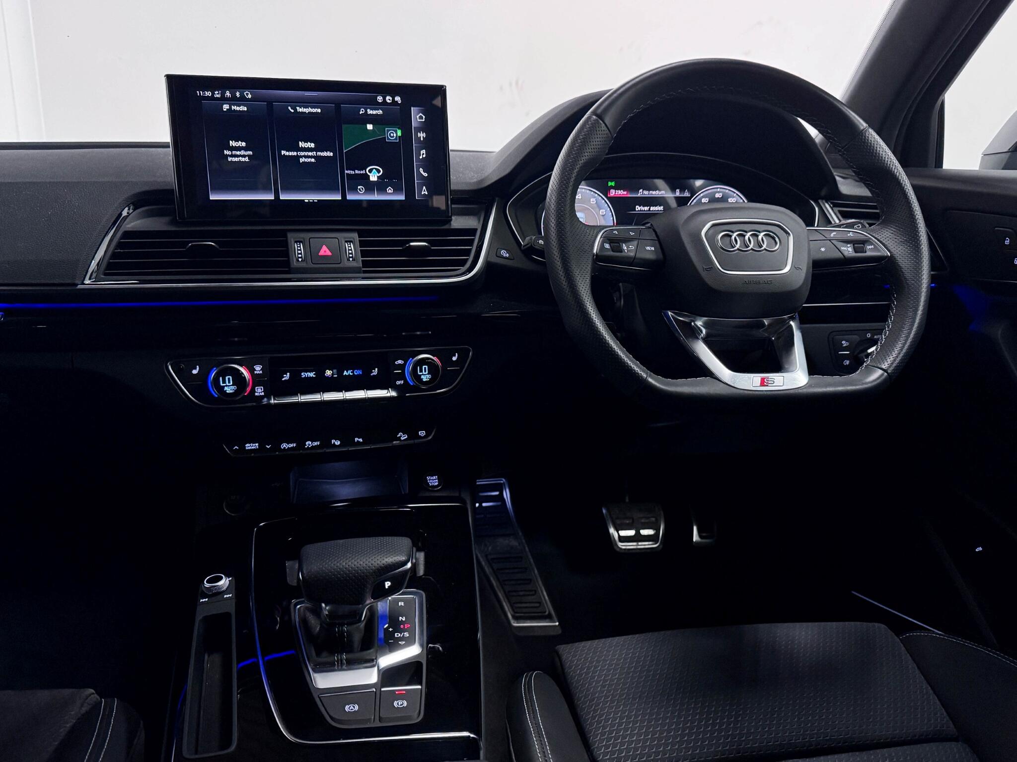 Audi Q5 view 14