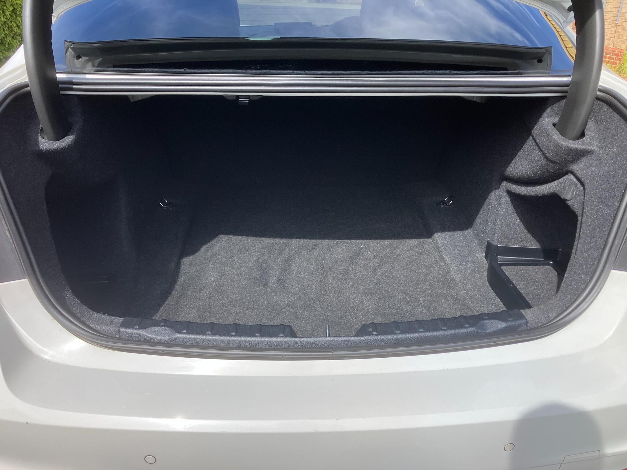 BMW 3 Series view 11