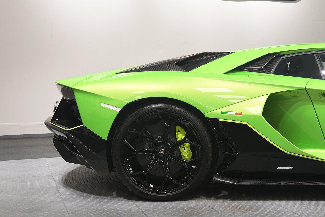 Lamborghini Aventador view 41