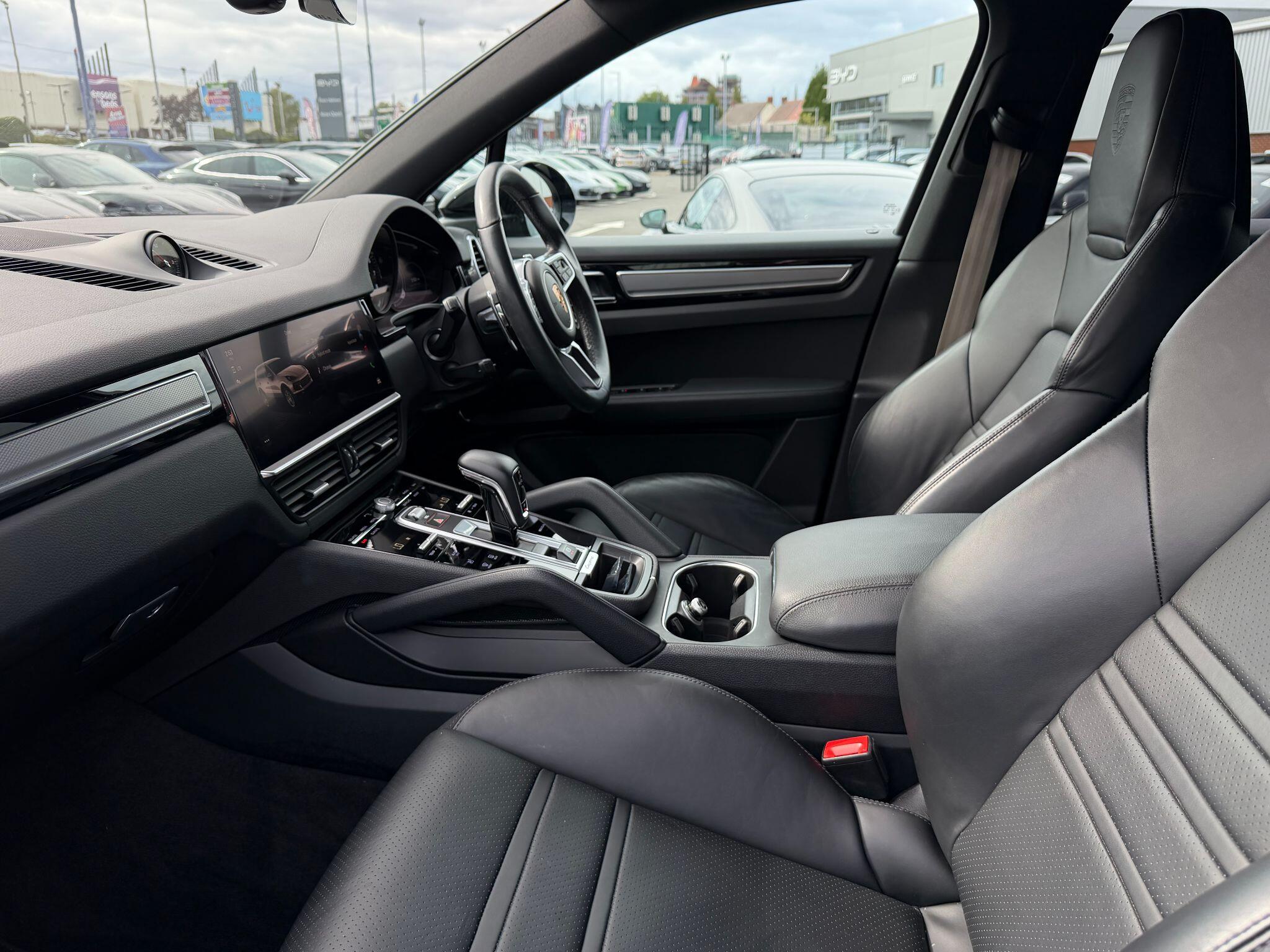 Porsche Cayenne view 45