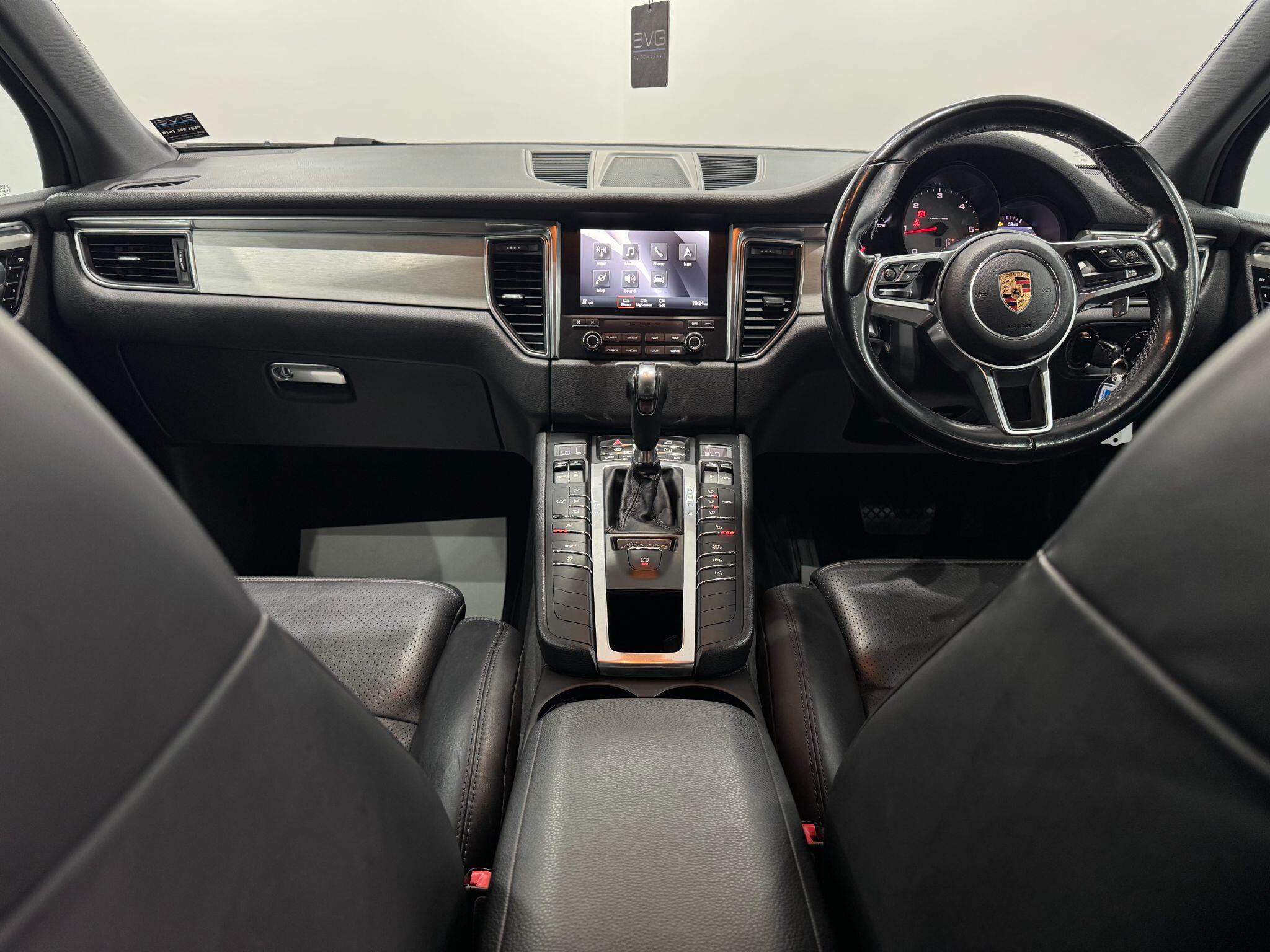 Porsche Macan view 21