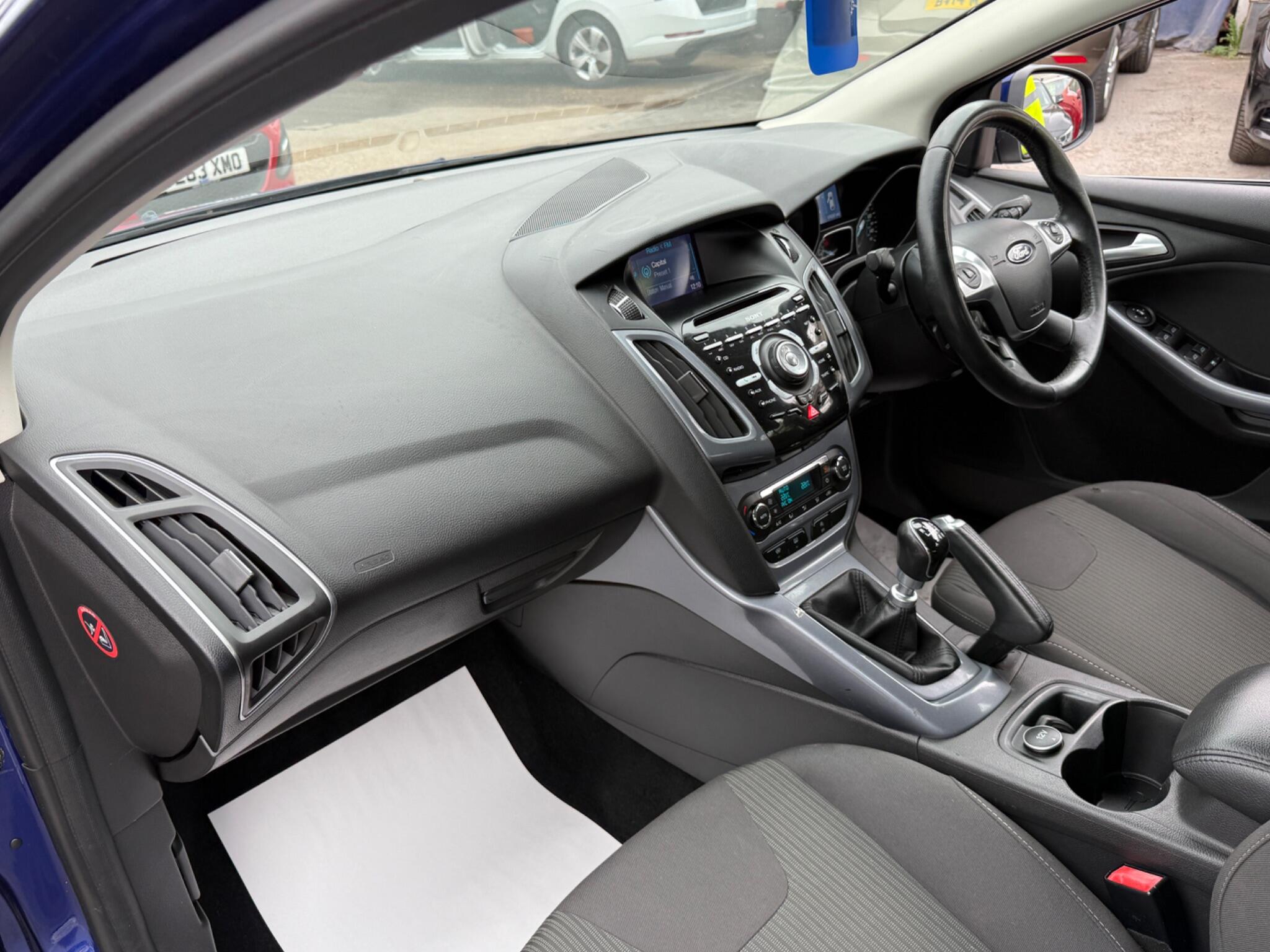 Ford Focus - Image 42