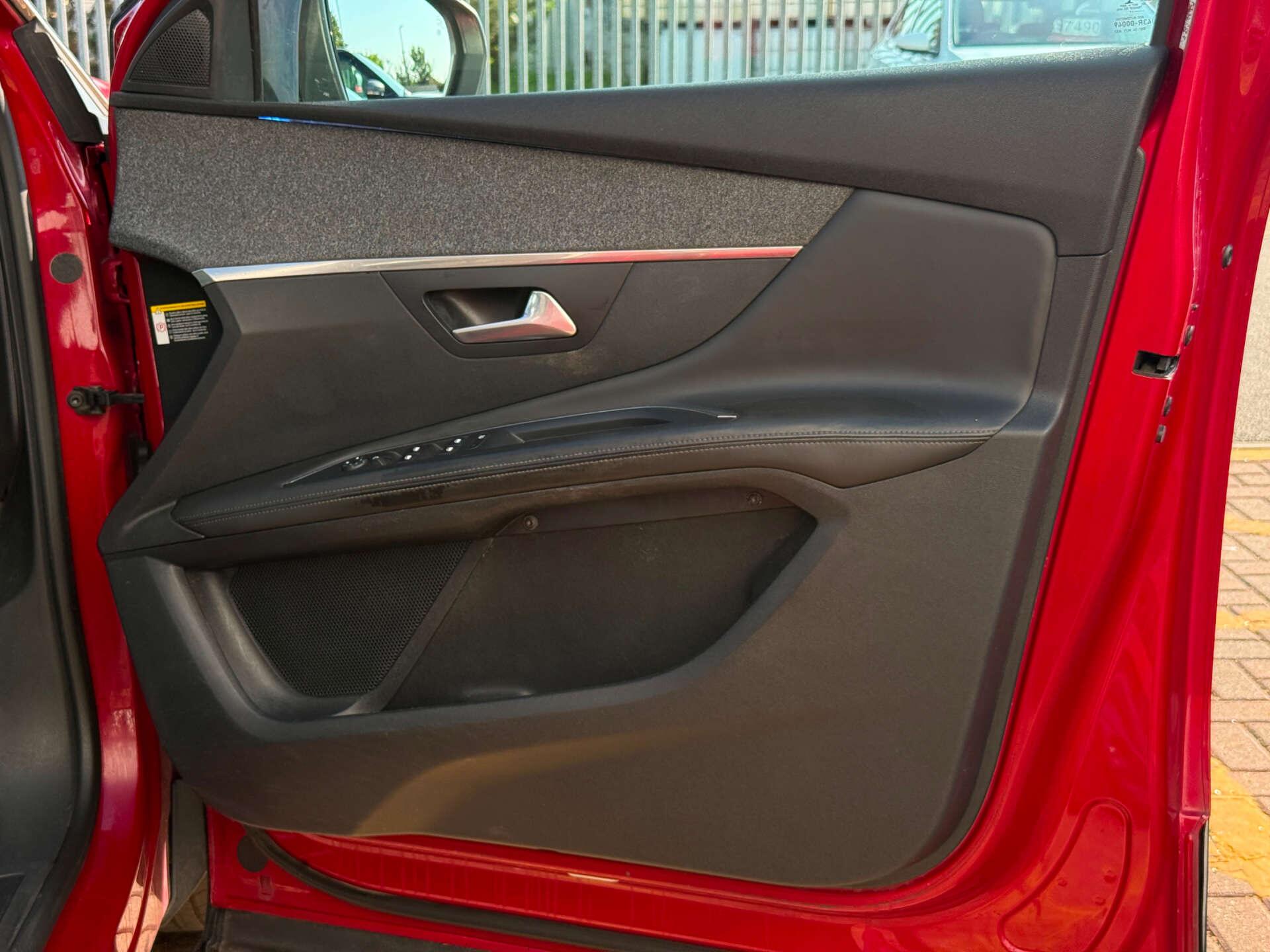 Peugeot 3008 view 17