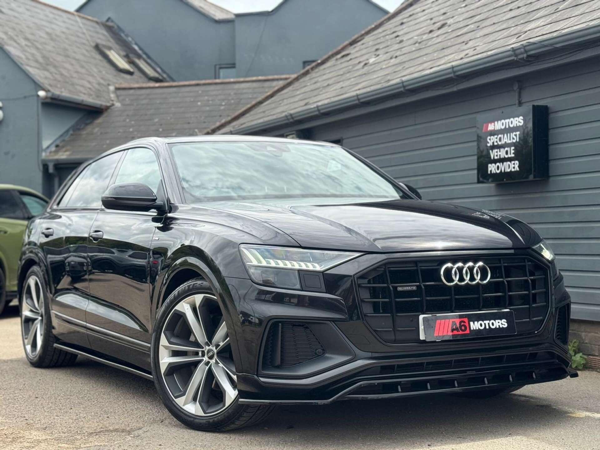Audi Q8 view 9