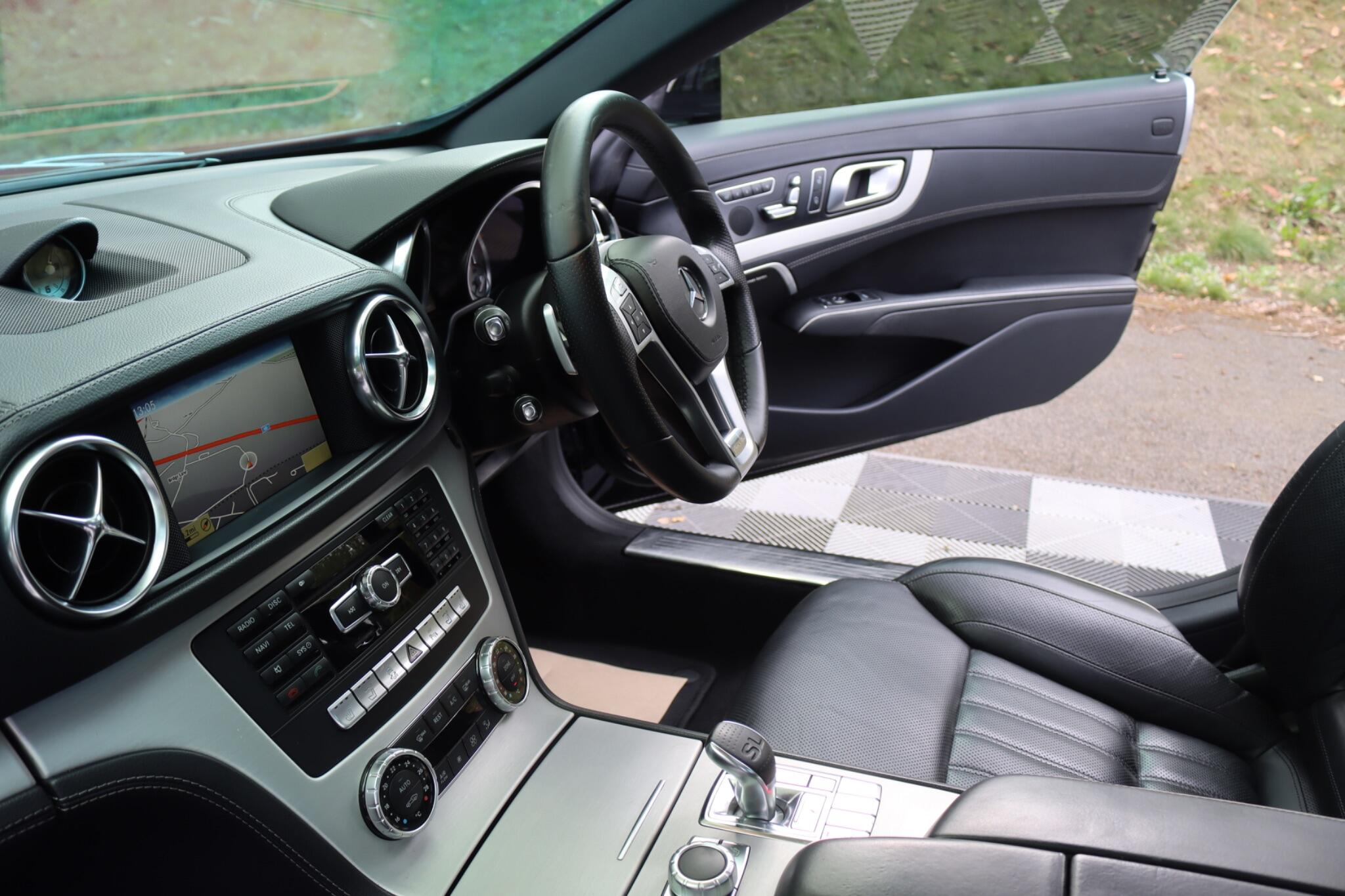 Mercedes-Benz SL view 34
