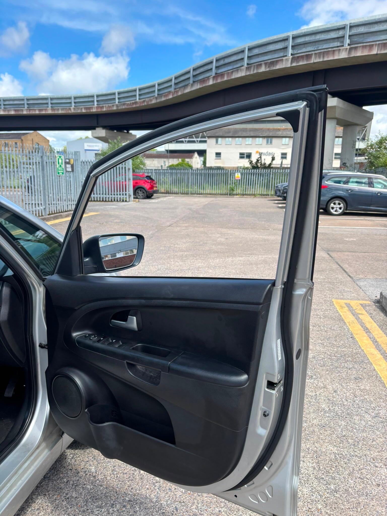 Kia Venga view 32