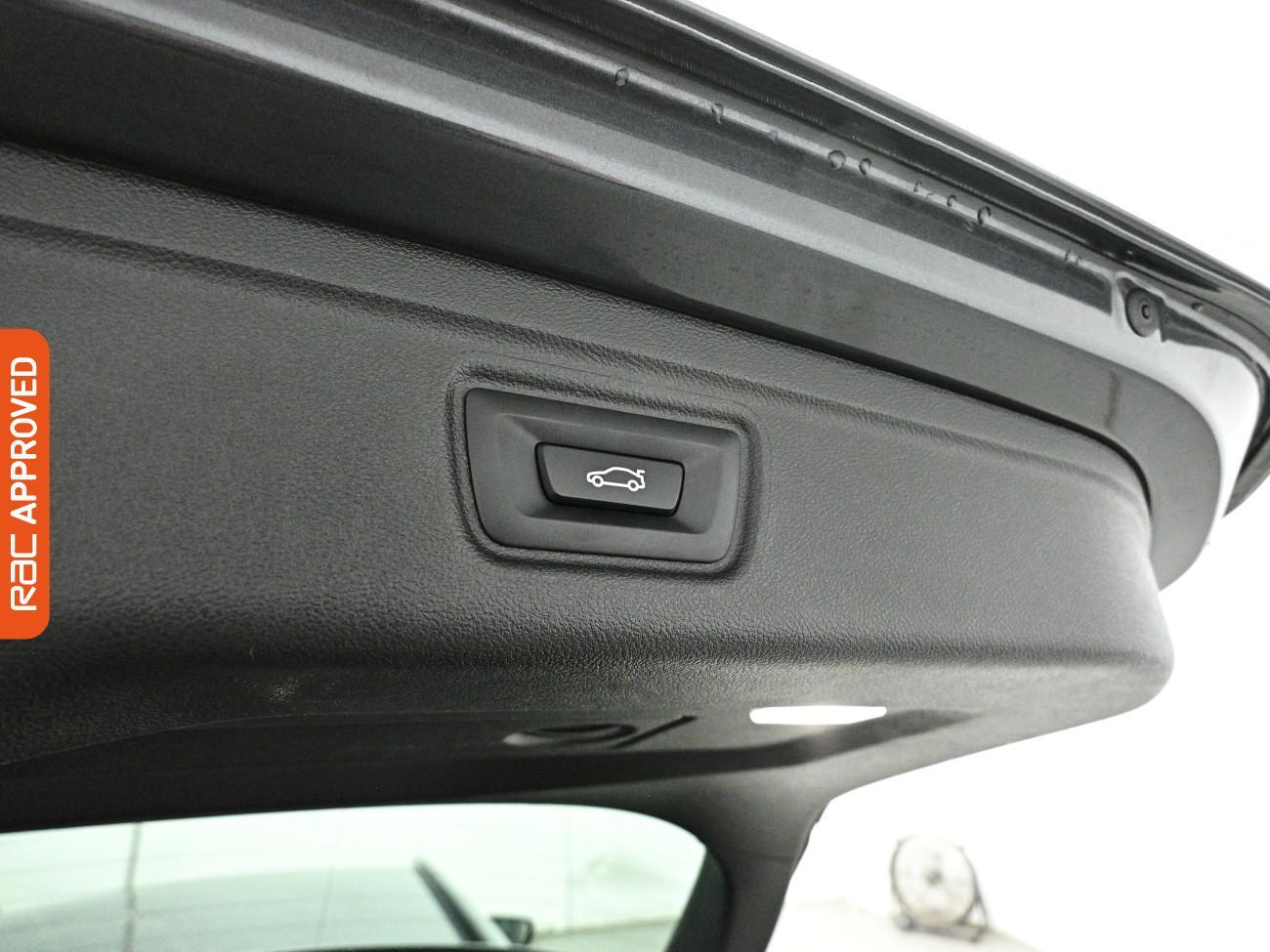 BMW 3 Series view 30