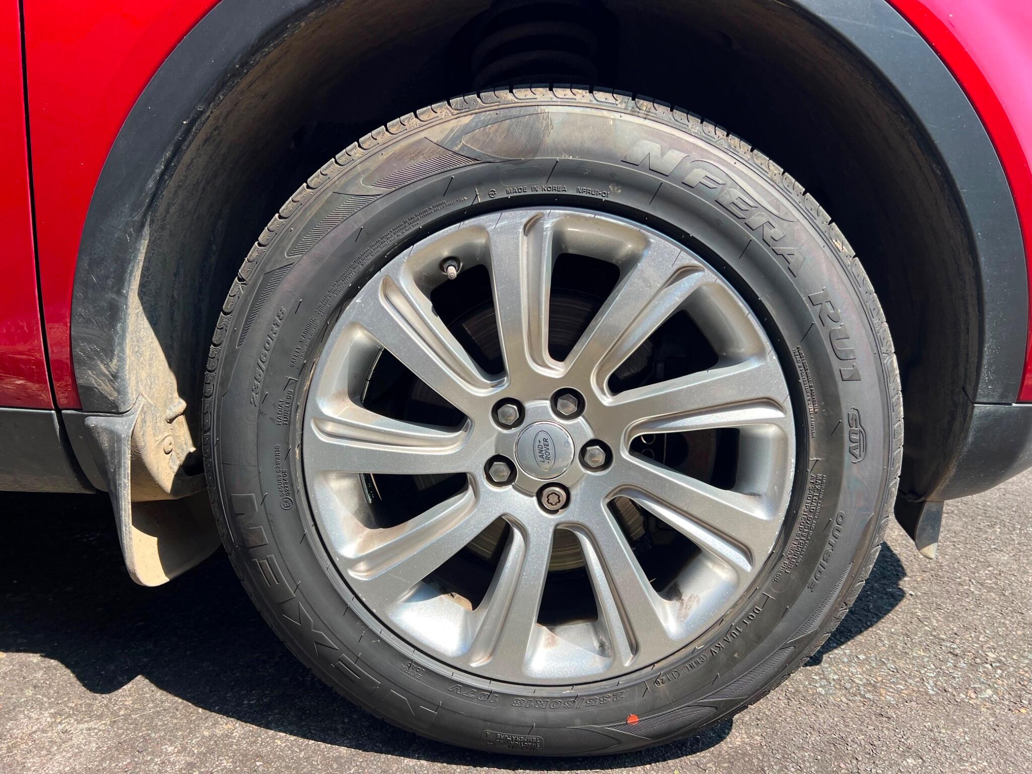 Land Rover Discovery Sport view 20
