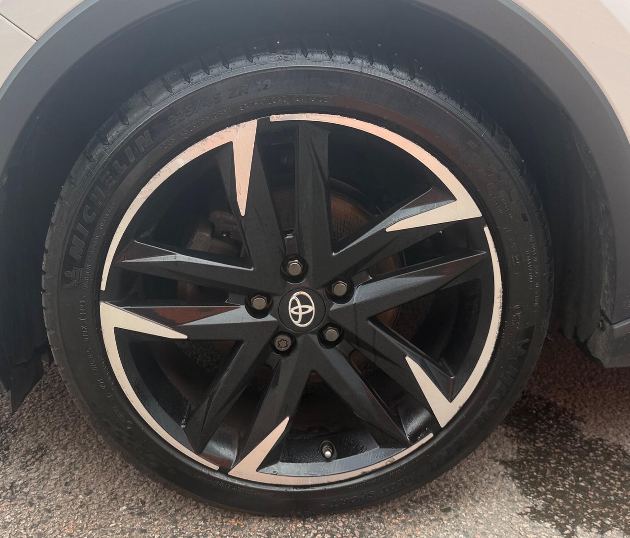 Toyota C-HR view 12
