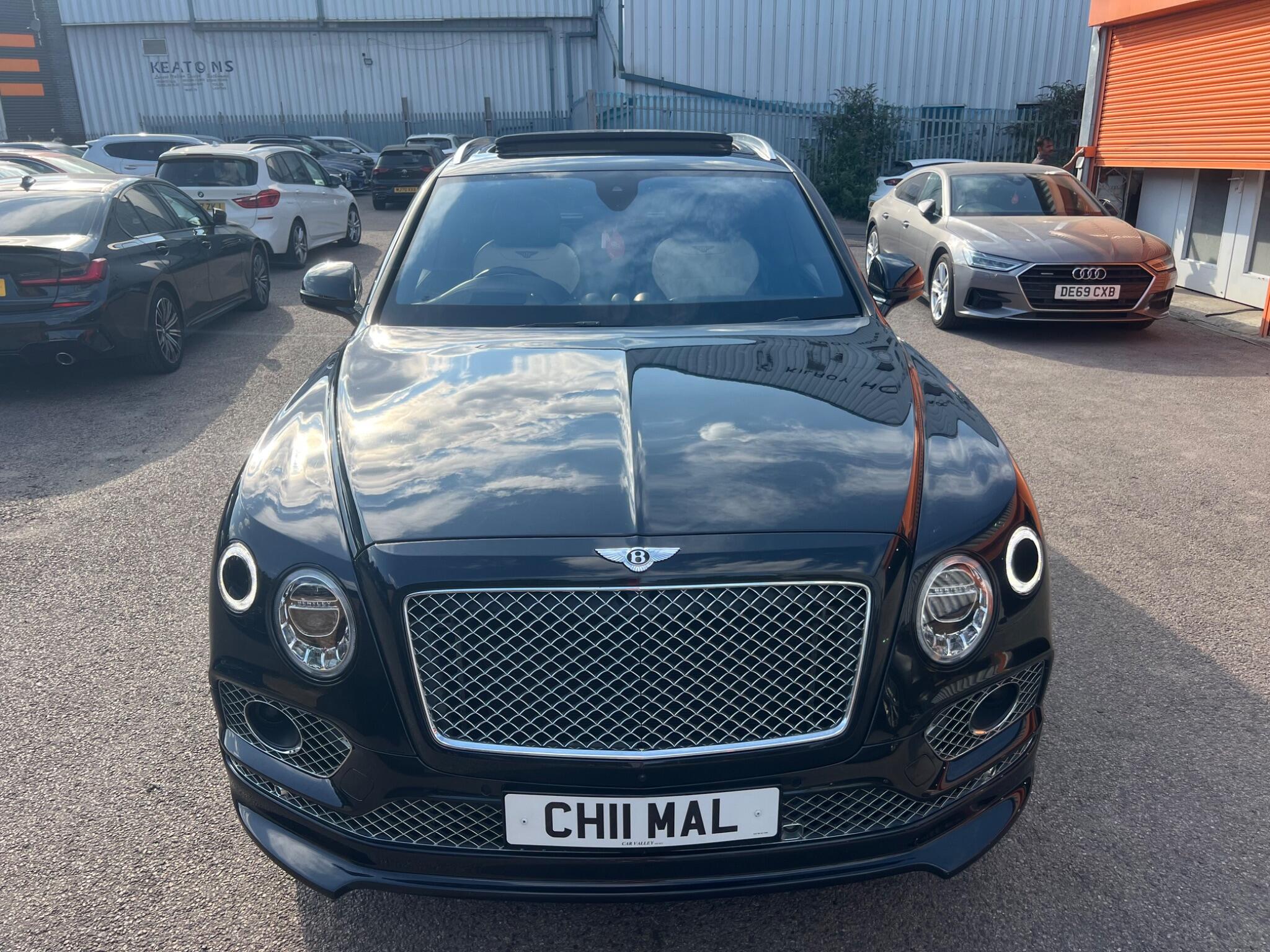 Bentley Bentayga view 16