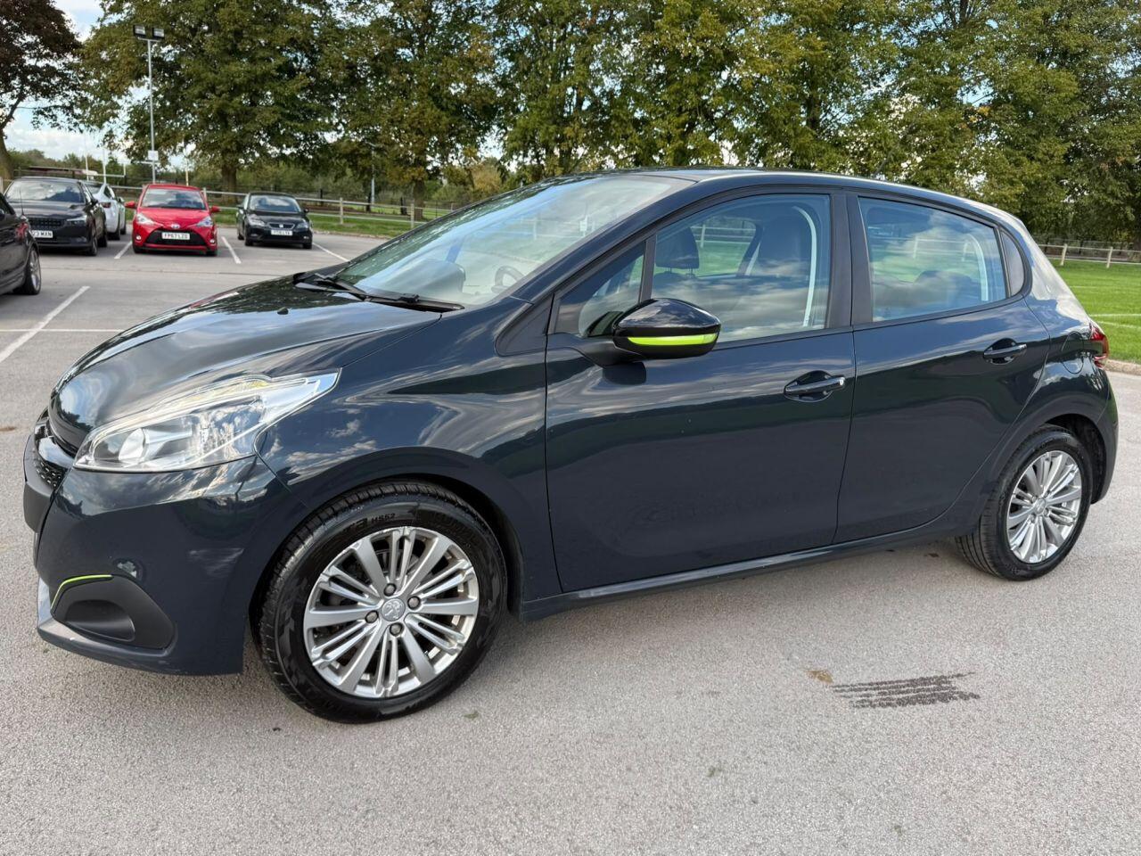 Peugeot 208 view 7