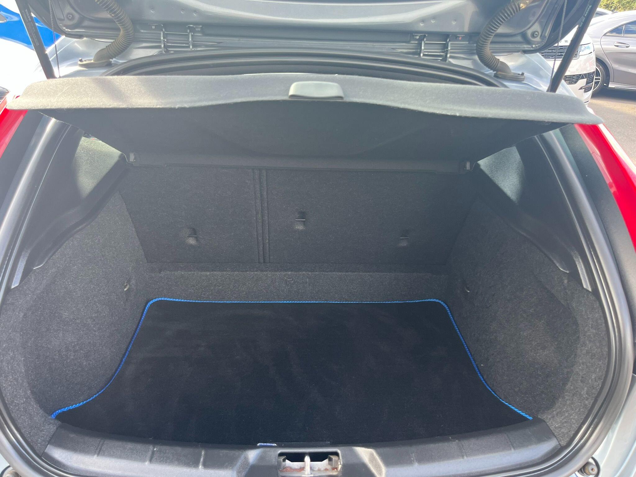 Volvo V40 view 34