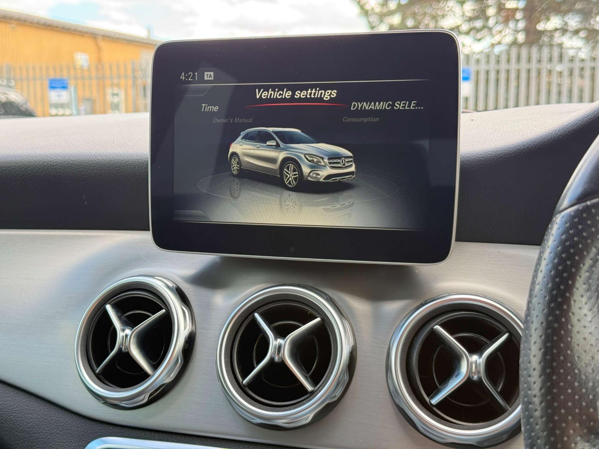 Mercedes-Benz Gla view 45