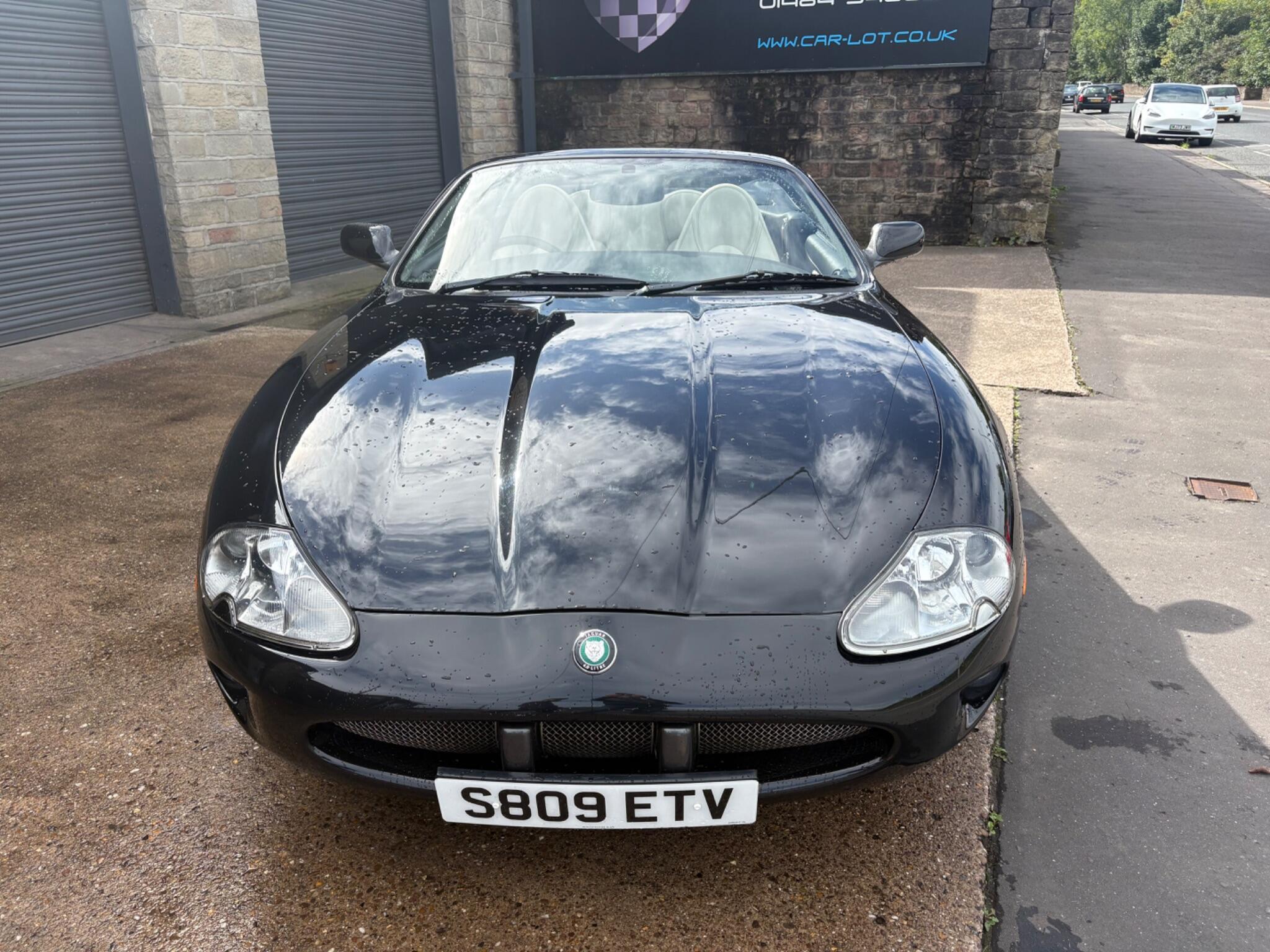 Jaguar XK8 view 3