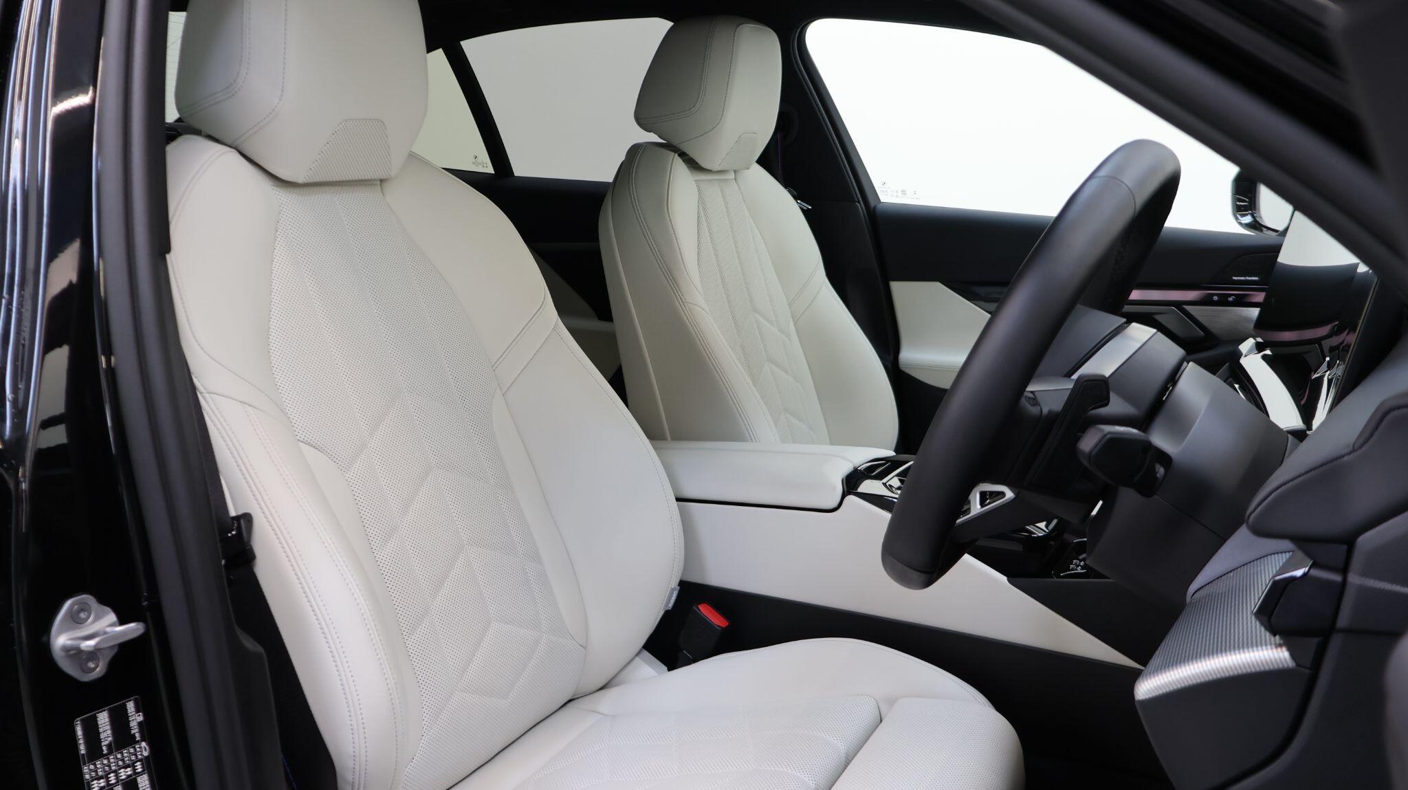 BMW 5 Series view 27