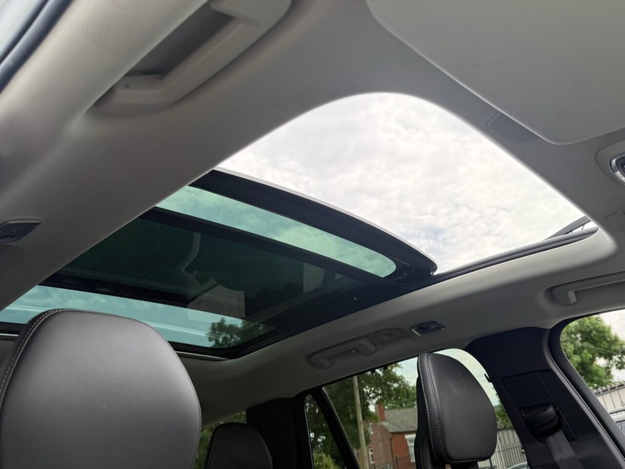 Volvo XC90 view 3