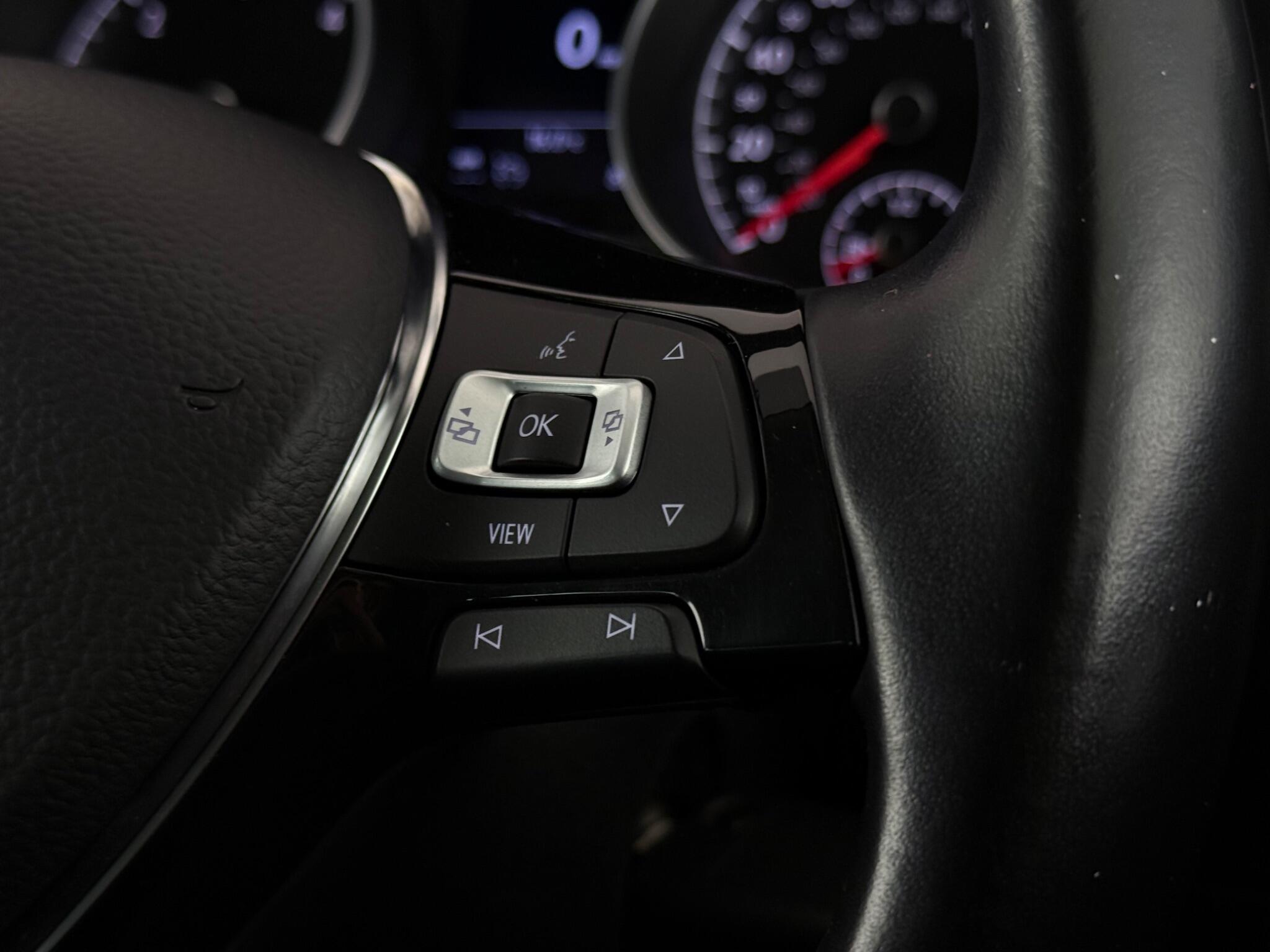 Volkswagen Golf view 16