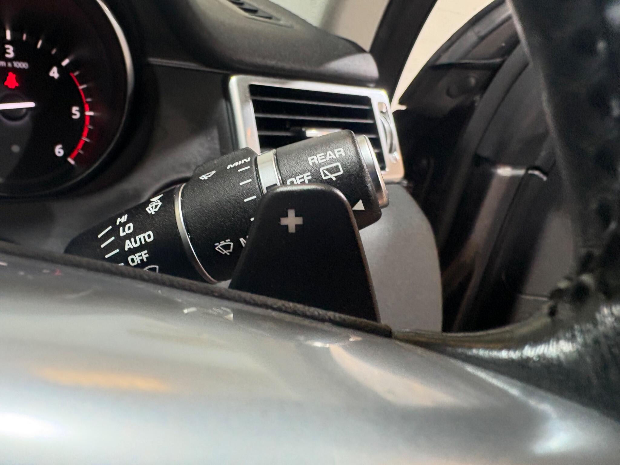 Land Rover Discovery Sport view 37