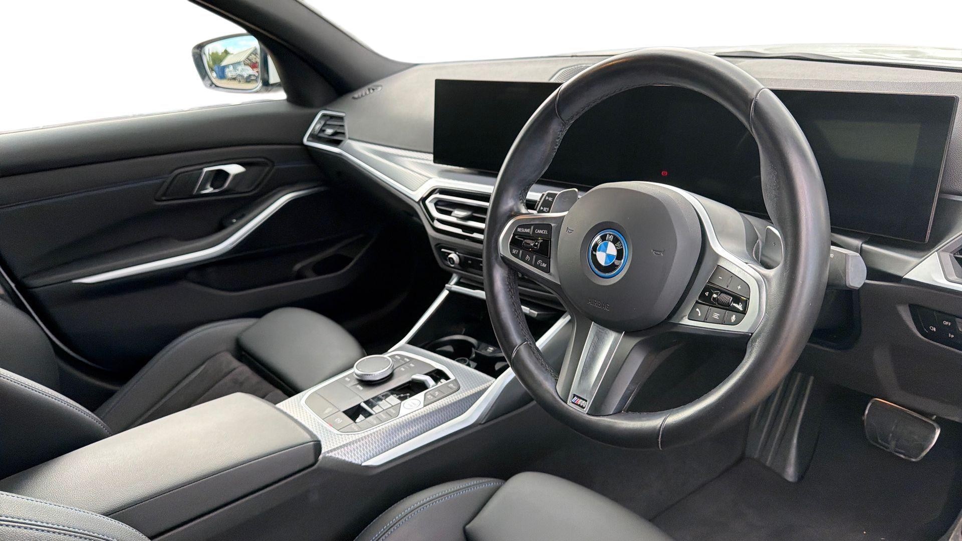 BMW 3 Series view 6