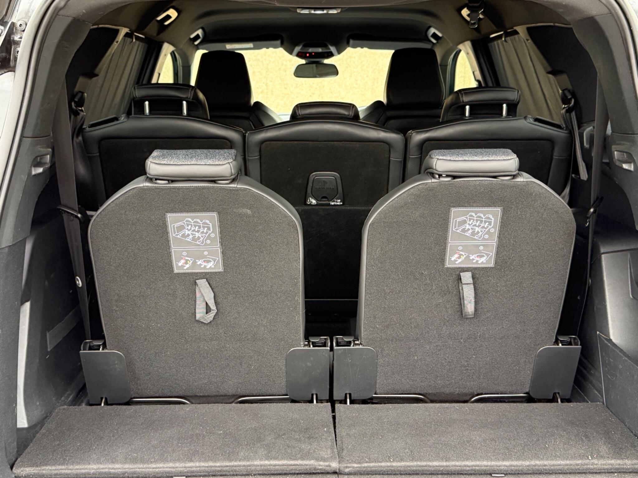 Peugeot 5008 view 45