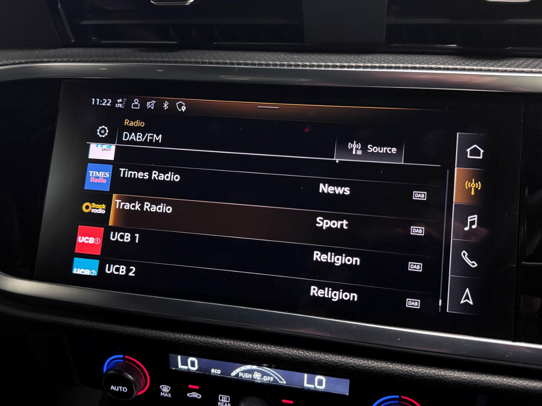 Audi Q3 view 43