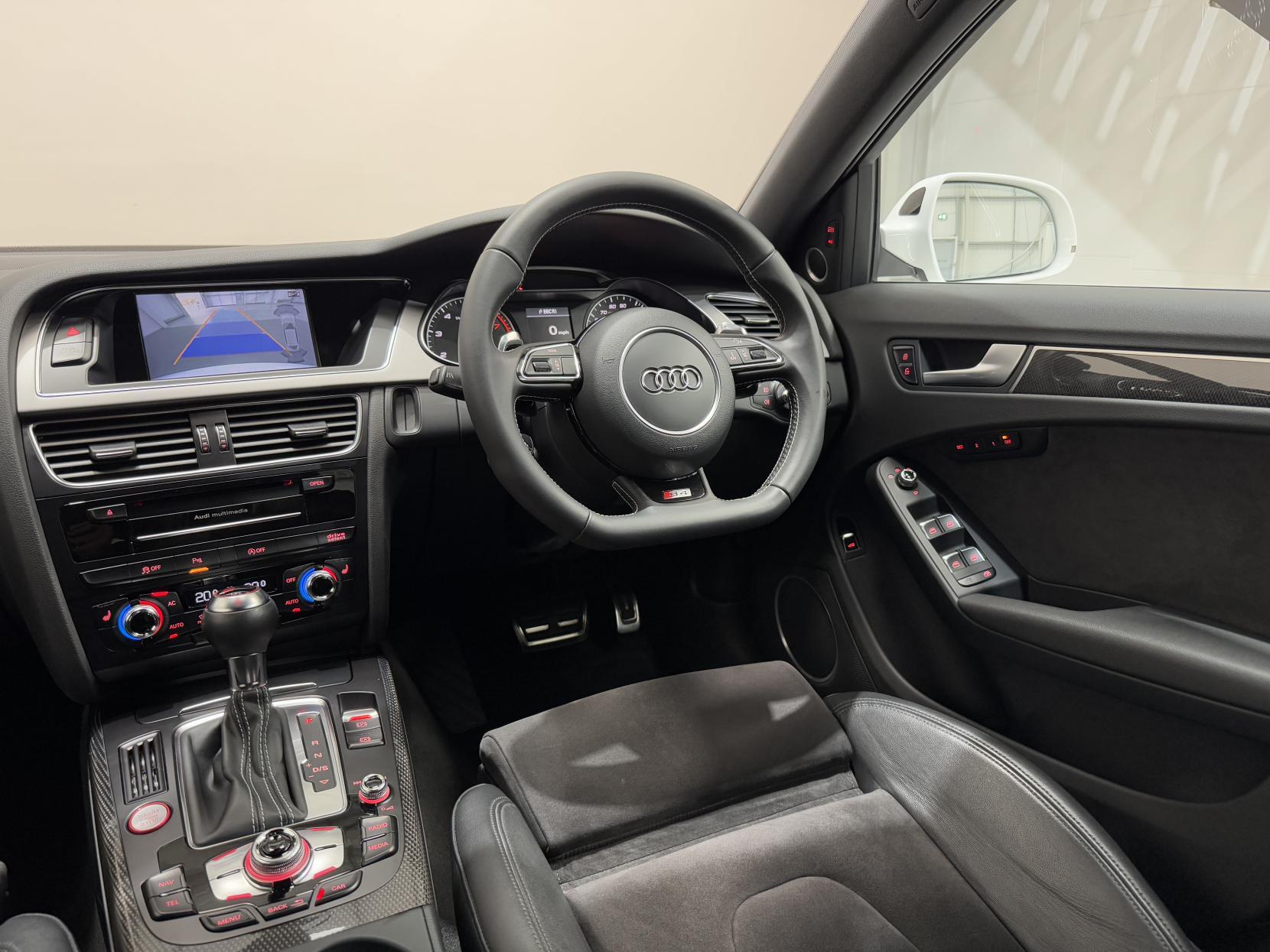 Audi S4 Avant view 17